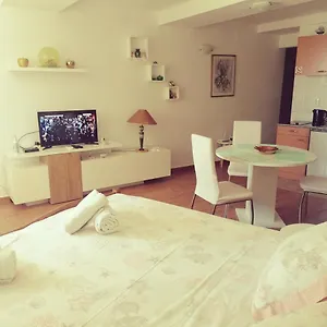 Apartment Lju On The, Split